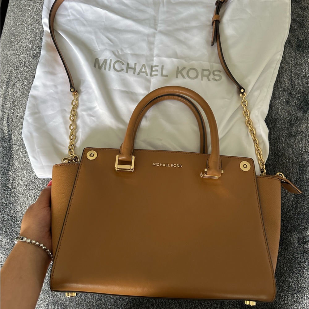 Michael kors selma crossbody bag
